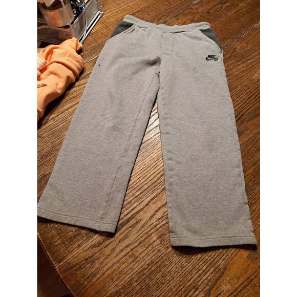Nike SB Boys M 10-12 Gray Fleece Pants Drawstring Playwear Pockets Skateboard - Picture 1 of 4